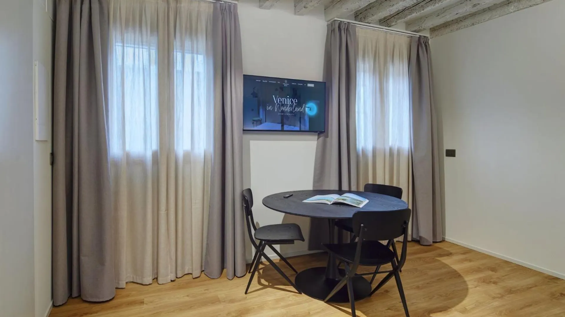 Palazzina Riva Apartment Venice 0*,  Italy